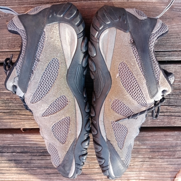 Merrell Men\'s Yokota 2 Hiking Shoes Gray Suede Size 10W (J31277W) Trail Active. main image 10